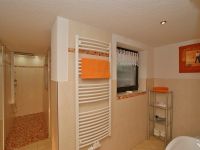 Dusche mit Massagedüsen und WC getrennt in der Ferienwohnung Noack in Lichtenhain, Fön und Fußbodenheizung - Bild 8: Fewo Noack Sächsische Schweiz nahe Bad Schandau